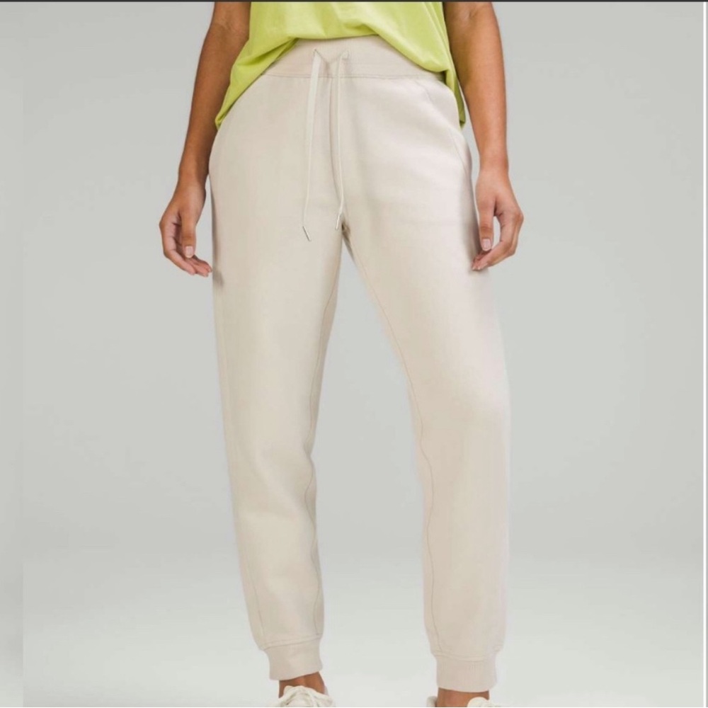 Lululemon Scuba High Rise Jogger Size 4- Natural Ivory